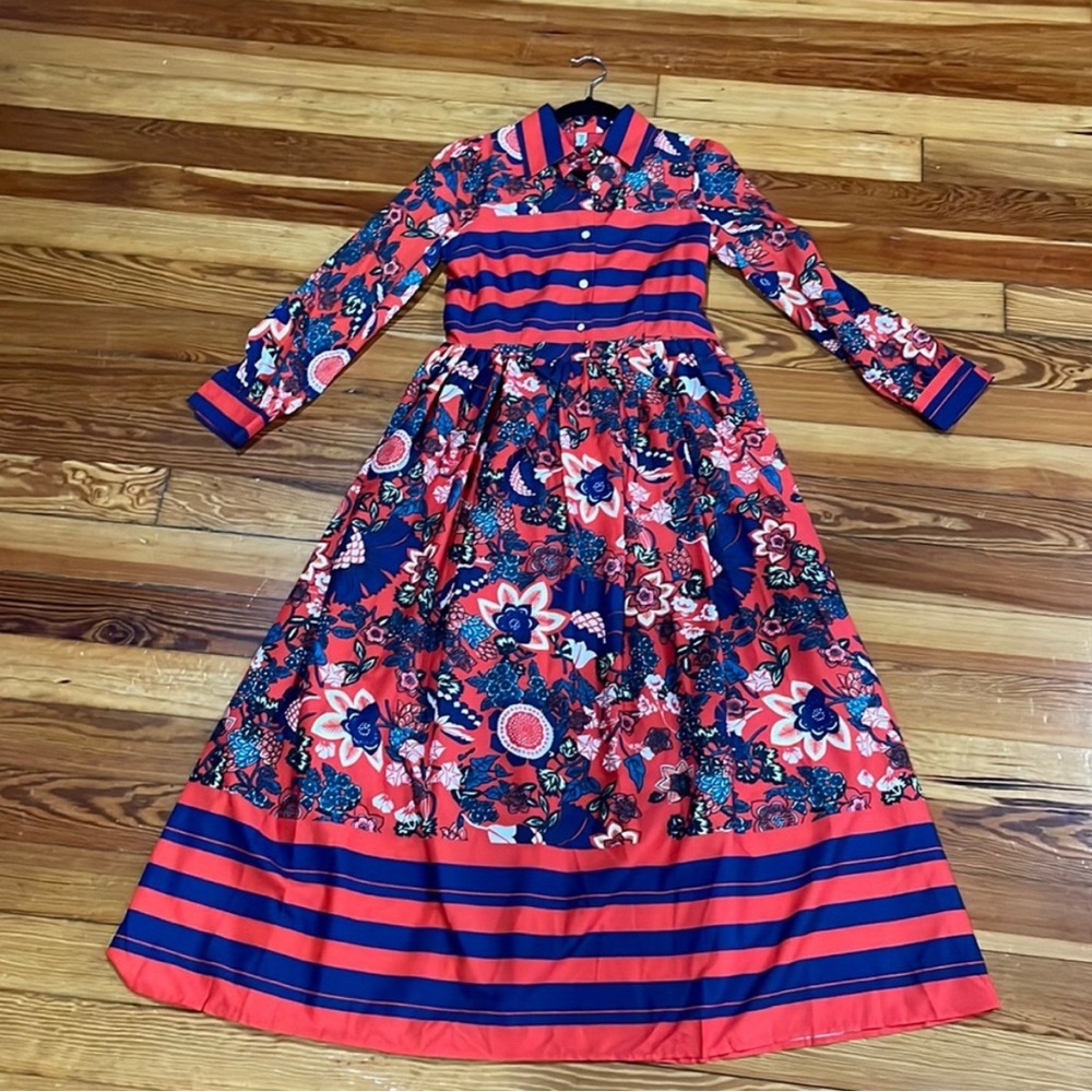 Beautiful long dress! Looks great on !